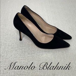 MANOLO BLAHNIK BLACK SUEDE PUMP